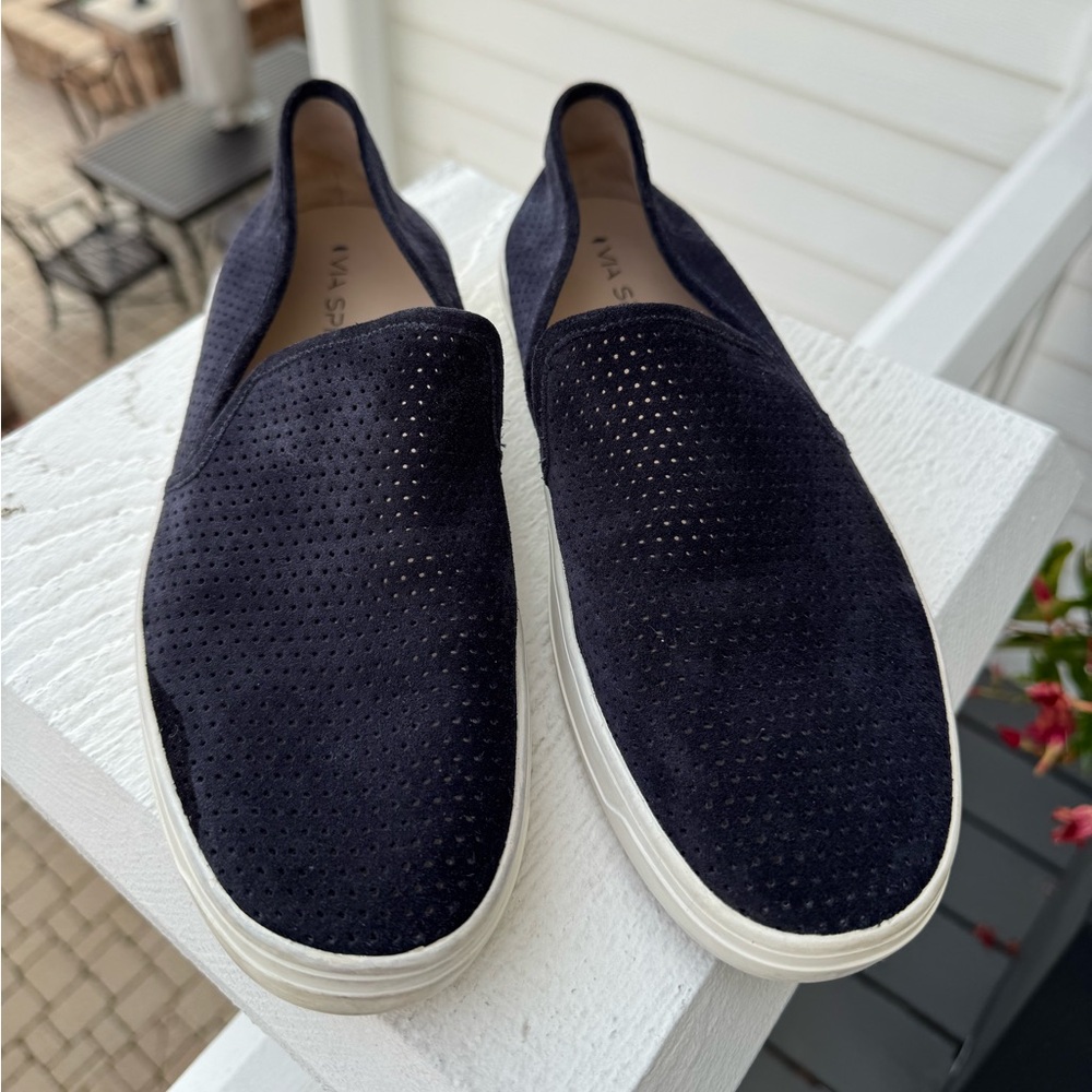 EUC women’s Via Spiga 8.5M Sneaker Shoe Loafer Navy